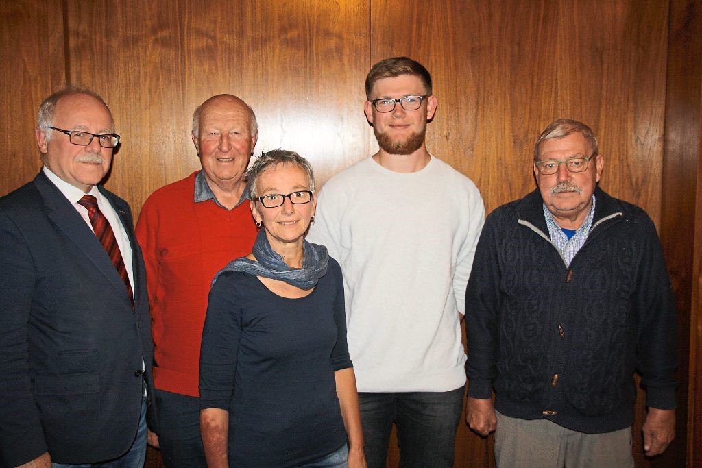 Eine gute Zukunft sieht Kreisvorsitzender Gerhard Gaiser (links) für die neue Vorstandsriege des SPD-Ortsvereins Dornstetten-Waldachtal. Neben ihm (von links) Hans Lambacher, Christa Dengler, Christoph Eisenbeis und Eberhard Haug. Foto: SPD Foto: Schwarzwälder-Bote 